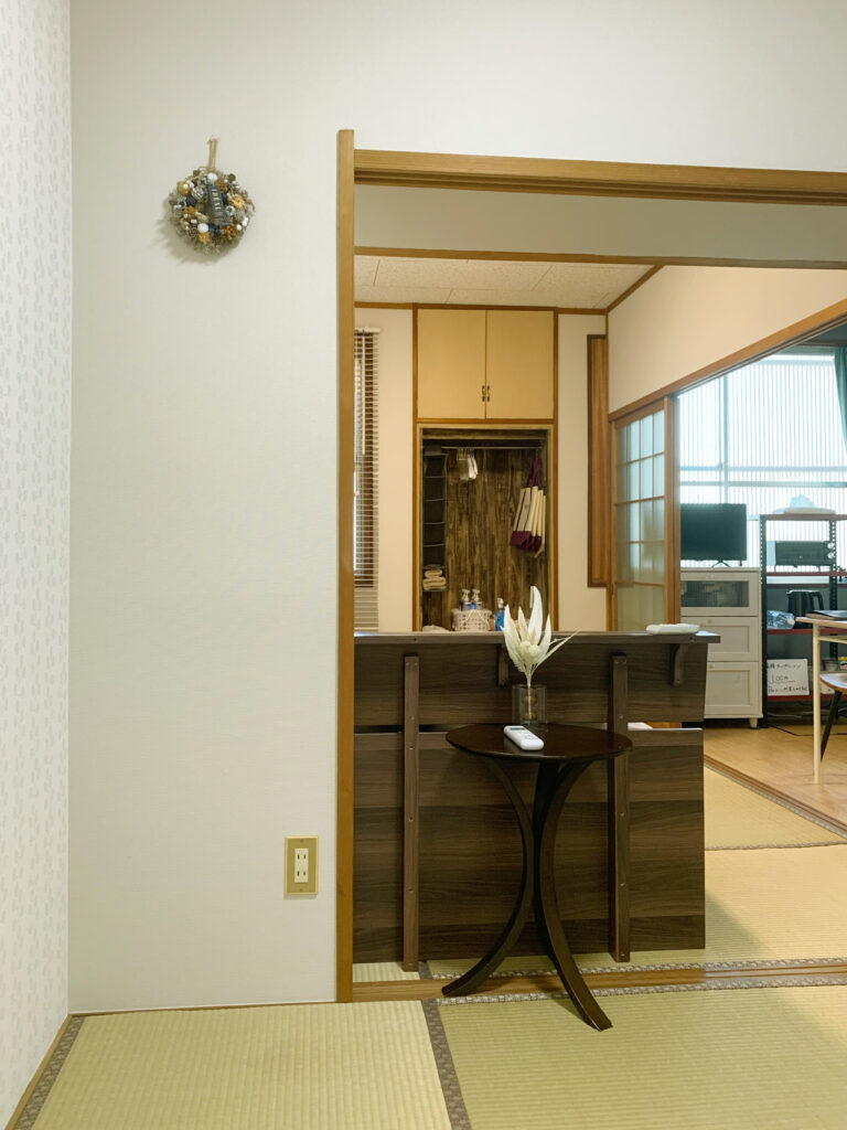玄関から見るお部屋